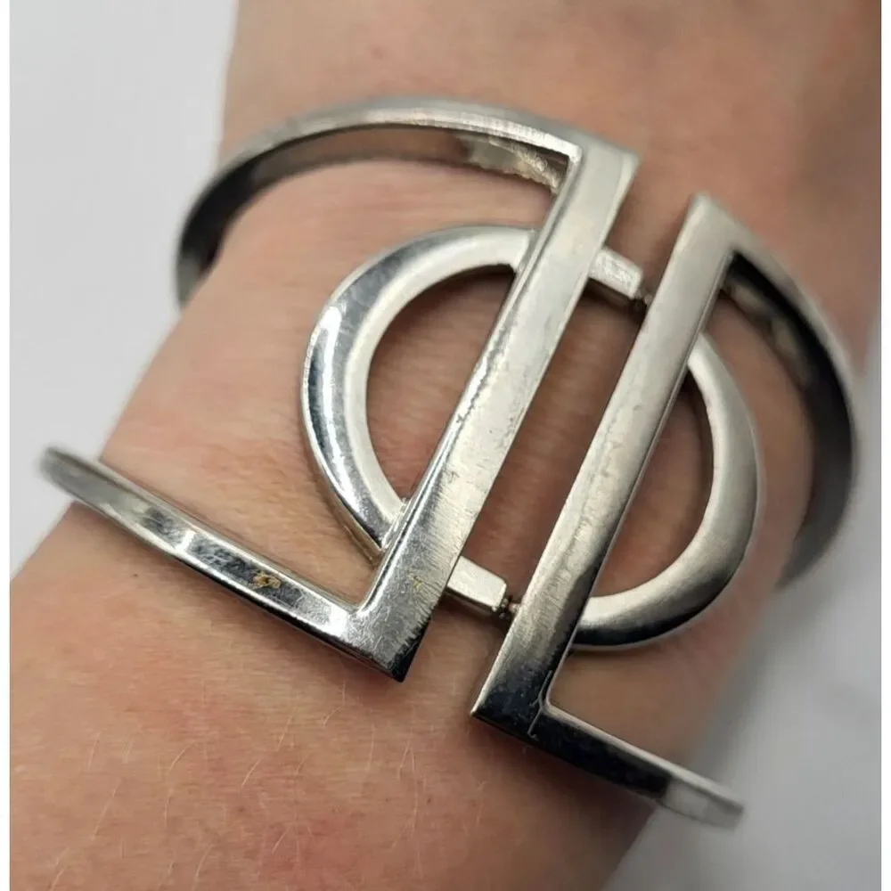 Modernist Vintage 90s Silver tone 7in Hinged